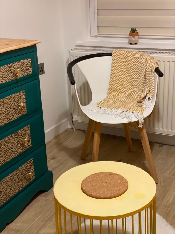 Appartamento Lovely 3 Bed With Jacuzzi, Close To Airport, Driveway, Wifi Edimburgo