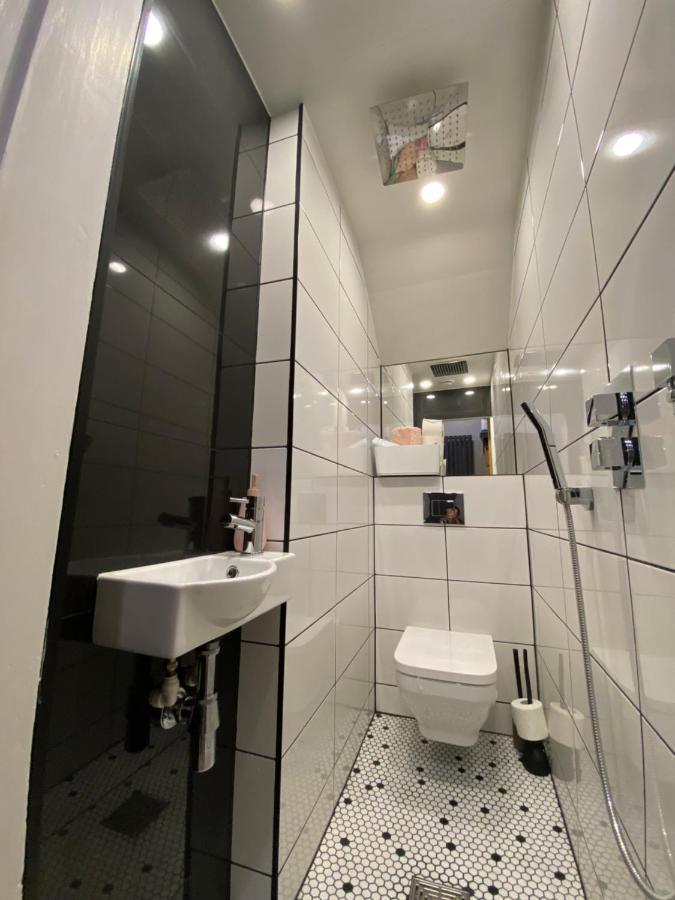 Lovely 3 Bed With Jacuzzi, Close To Airport, Driveway, Wifi Appartamento